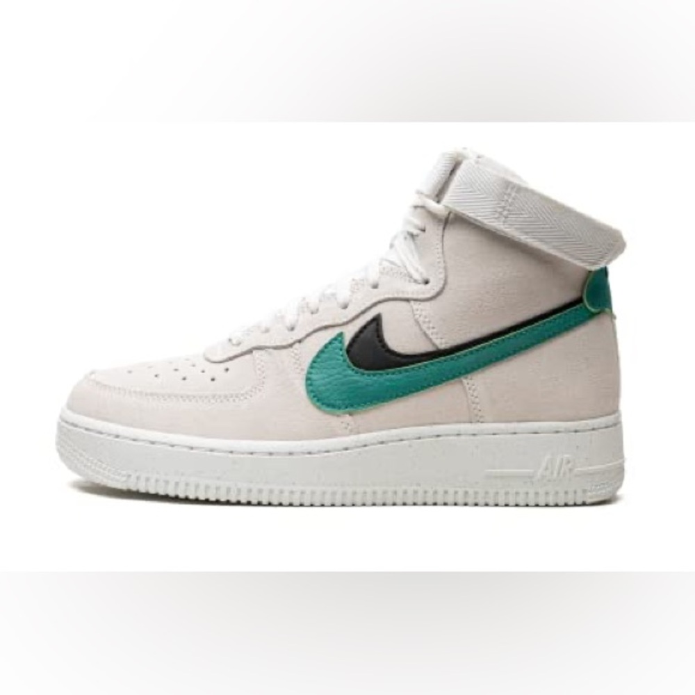 Nike Air Force 1 Mid '07
SE trainers in white and green
